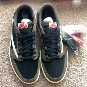 Travis Scott x Jordan 1 low